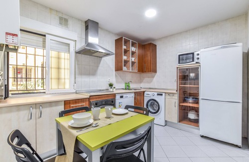 Jeronimos Apartment | Spacious Comfort in the Heart of Madrid