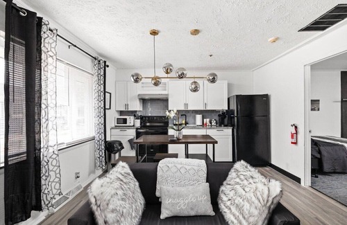 Mapleton/Fall Creek Condo | Spacious Comfort Steps from Dining & Museums