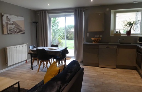Saint-Evarzec Cottage | Spacious Comfortable Cottage