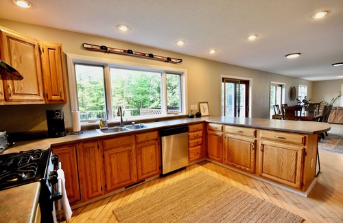 East Haven  Rutland County House | Spacious, comfortable home, close to Killington and Pico. Sleeps 8.