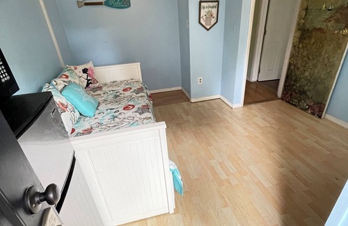 Middletown Apartment | Spacious, comfortable rooms near beach & Newport