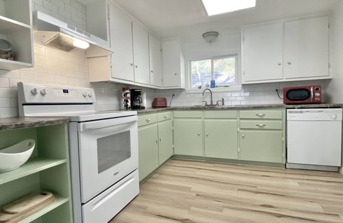 St. Marys House | Spacious & Comfy 4 bedroom Home in old St. Marys.