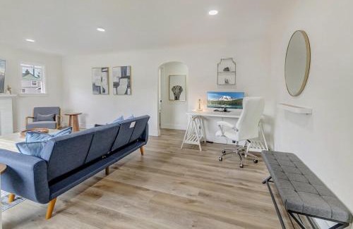 South Tacoma House | Spacious Comfy Home 2br, 2ba with AC, Pet Friendly