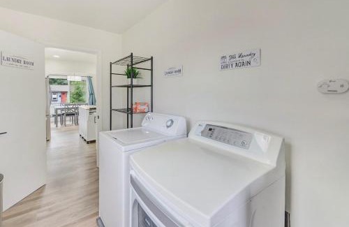 South Tacoma House | Spacious Comfy Home 2br, 2ba with AC, Pet Friendly