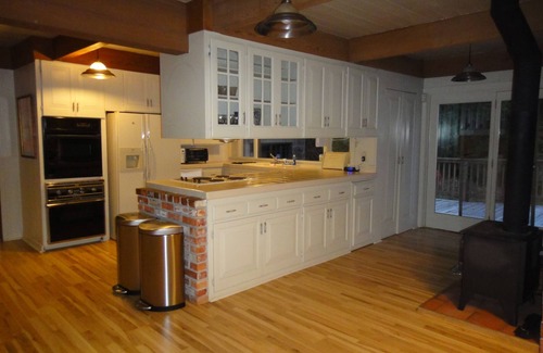 Eureka House | Spacious & Comfy, nr Zoo SKYWALK, Garden, Redwoods, Park, & even great 4 HORSES!