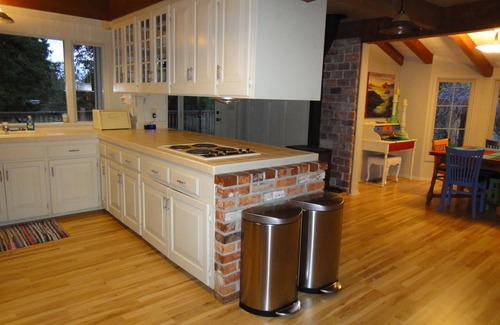 Eureka House | Spacious & Comfy, nr Zoo SKYWALK, Garden, Redwoods, Park, & even great 4 HORSES!