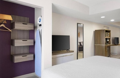 Albuquerque Hotel | Spacious common areas | 2 units | King w/sofabed