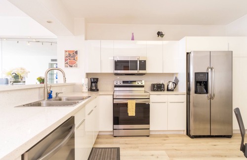 Sunny Isles Beach Condo | Spacious condo on high floor with amazing bay & city views. WIFI + Parking