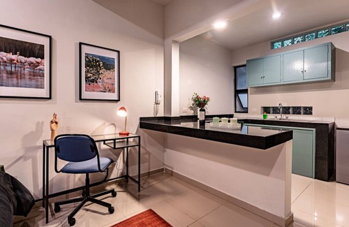 La Condesa House | Spacious Condesa Stay, Rooftop Dining, BBQ