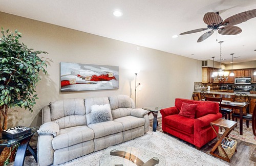 Branson Condo | Spacious condo close to SDC and center of city w/patio, jetted tub and pool