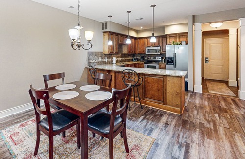 Branson Condo | Spacious condo close to SDC and center of city w/patio, jetted tub and pool