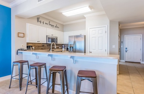 Ono Island Condo | Spacious condo in a beachfront complex with pool, hot tub, & private cabana