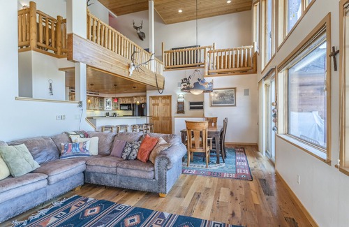 Old Town Condo | Spacious condo just moments from Winter Park Ski Resort w/shared hot tub