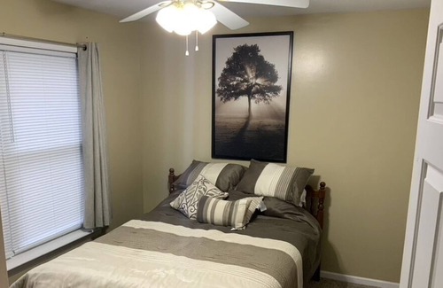Peoria Condo | Spacious condo w/game room 5 minutes from the airport 15 minutes from everywhere