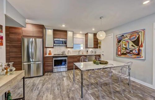 Cherry House | Spacious condo with easy access to Uptown