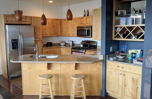 Pinebrook Condo | Spacious condo with killer mountain views