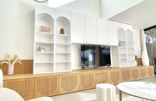 Mont Duplan House | Spacious contemporary villa in town center