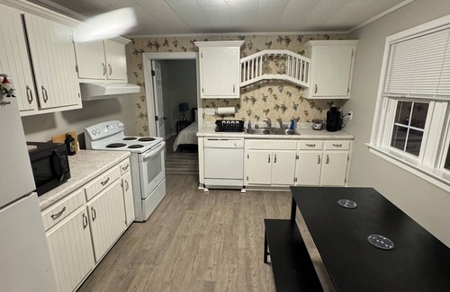 Trenton House | Spacious Convenient 3 Bedroom - 20 mins to Chattanooga Lookout Mountain