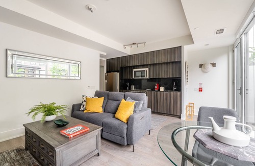 Fashion District Condo | Spacious corner Loft in King West