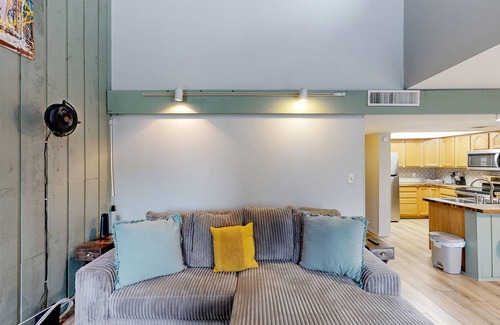 Point Venture House | Spacious corner townhome with game room, pool, tennis, gym & golf