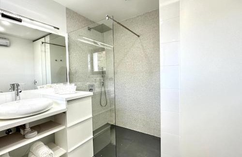 Pesnica Apartment | Spacious Cosy Apt with Pool and Parking