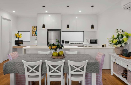 Port Melbourne House | Spacious & Cosy 4B3B near DFO & Convention Centre