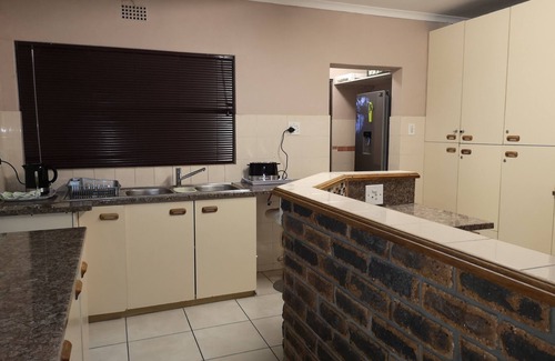 Cape Town House | Spacious, cosy, modern and secure family home