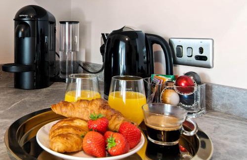 Whittington Apartment | Spacious & Cosy, Netflix, Parking, Colindale Station