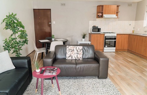 Rivervale Apartment | Spacious & Cosy Self-contained Apartment