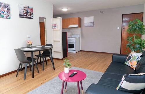 Rivervale Apartment | Spacious & Cosy Self-contained Apartment