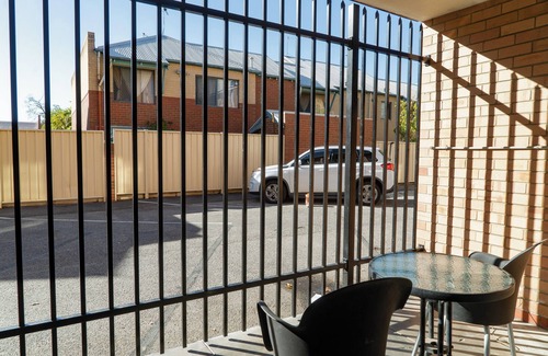 Rivervale Apartment | Spacious & Cosy Self-contained Apartment