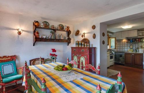 Crespano del Grappa House | Spacious Cottage in Veneto