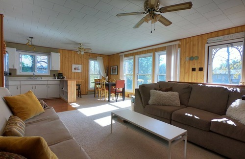 Manitoba Cottage | Spacious Cottage close to Beach