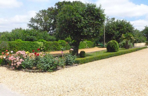 Vicq-sur-Nahon Cottage | Spacious Cottage near Valençay Castle & Beauval Zoo with Outdoor Activities & Large Garden