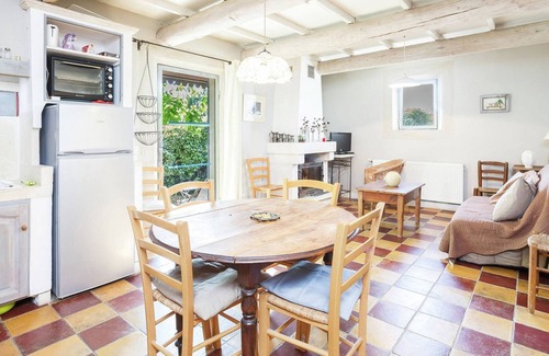 Oppede Cottage | Spacious Cottage in Oppede with Swimming Pool