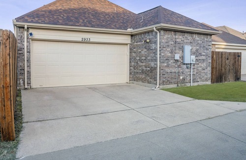 Tarrant County House | Spacious Cottage Style Home