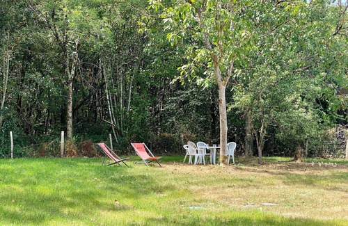 Le Gavre Cottage | Spacious Cottage with Garden, Near Forest, 6 Beds, BBQ & Wi-Fi