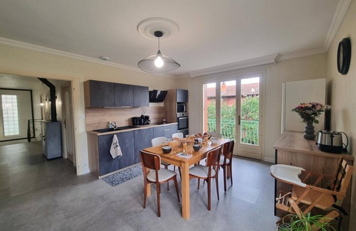 Roanne Cottage | Spacious cottage with terrace, fireplace, wifi and parking in Roanne