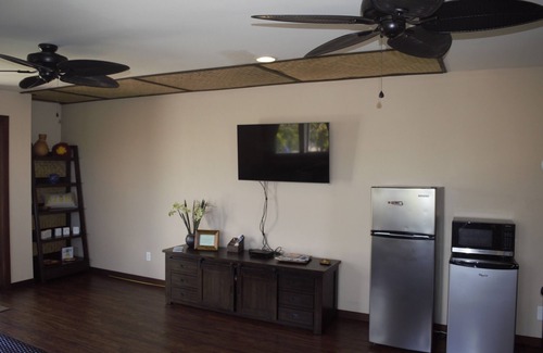 Hawaii Kai Cottage | Spacious Cottage with A/C and Patio