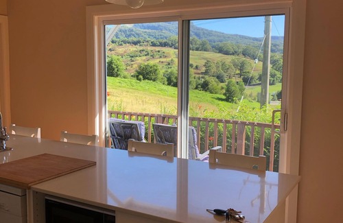 Broughton Village House | Spacious Country Cottage located close to Berry & Gerringong