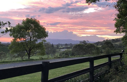 Broughton Village House | Spacious Country Cottage located close to Berry & Gerringong