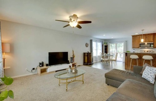 Lansing House | Spacious Country Family Haven in Lansing Kansas