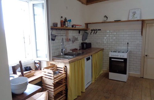Yviers House | Spacious country gite sleeps 2 or 4 near Chalais - ideal for wedding guests