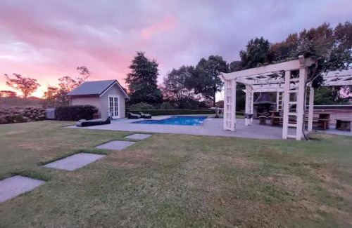 Te Kowhai House | Spacious country guest house
