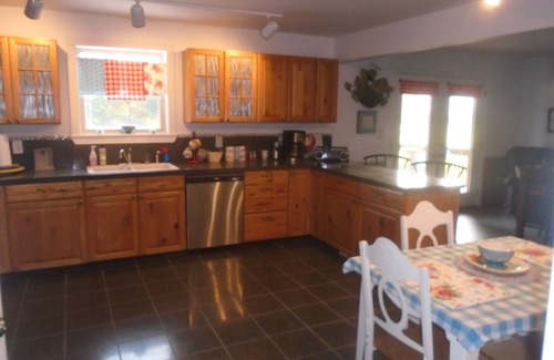 Berryville House | Spacious Country Home 1 hour from Eureka & Branson