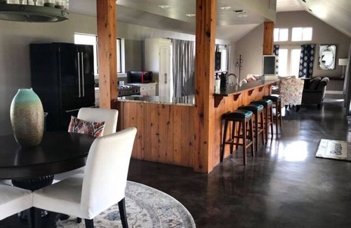 Era House | Spacious Country Home Entire house Sleeps 10 3500 sq ft
