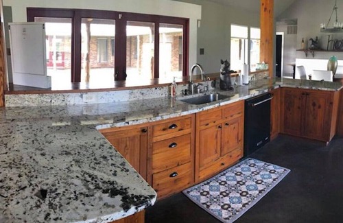 Era House | Spacious Country Home Entire house Sleeps 10 3500 sq ft