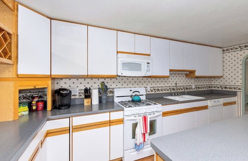 Grand Junction House | Spacious Country Home & 15 minutes from Lake Michigann