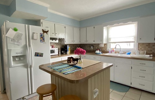 Nicholasville House | SPACIOUS country home, Sleeps 6 adults
