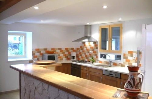 Chirassimont Cottage | Spacious Countryside Retreat: 6 Bedrooms, Fireplace, Pet-Friendly, Near Lyon and Roanne
